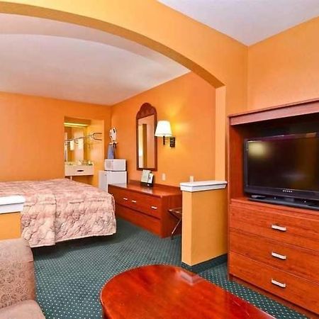 Pine Point Inn & Suites Smithville Buitenkant foto