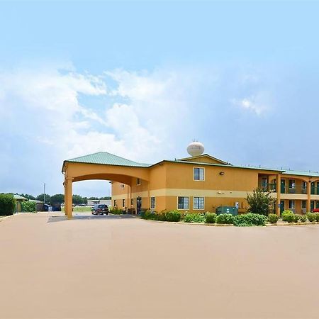 Pine Point Inn & Suites Smithville Buitenkant foto