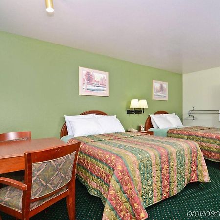 Pine Point Inn & Suites Smithville Buitenkant foto
