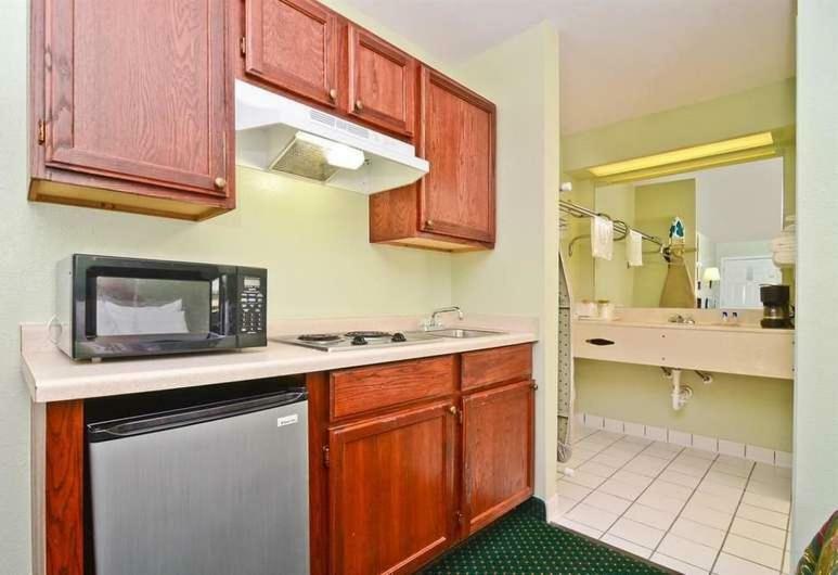 Pine Point Inn & Suites Smithville Buitenkant foto