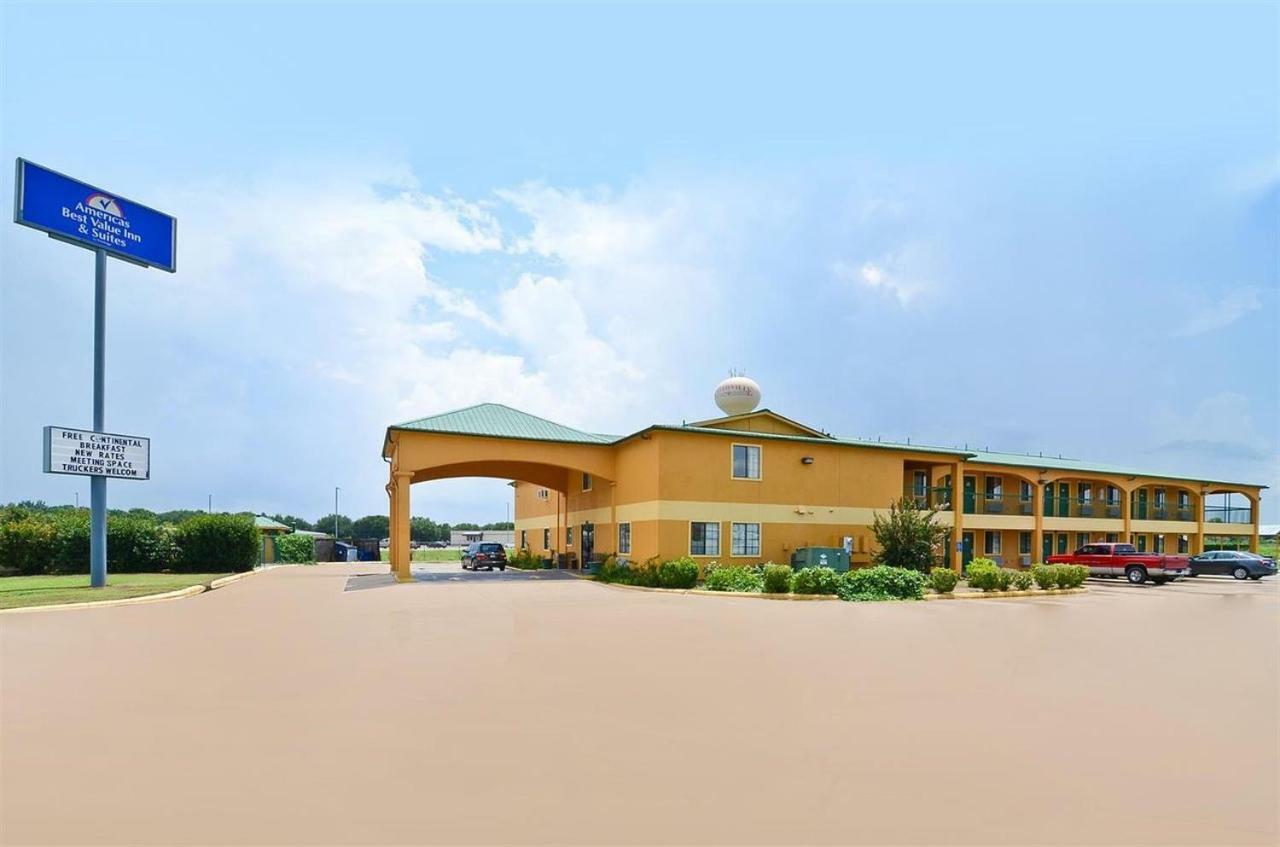 Pine Point Inn & Suites Smithville Buitenkant foto