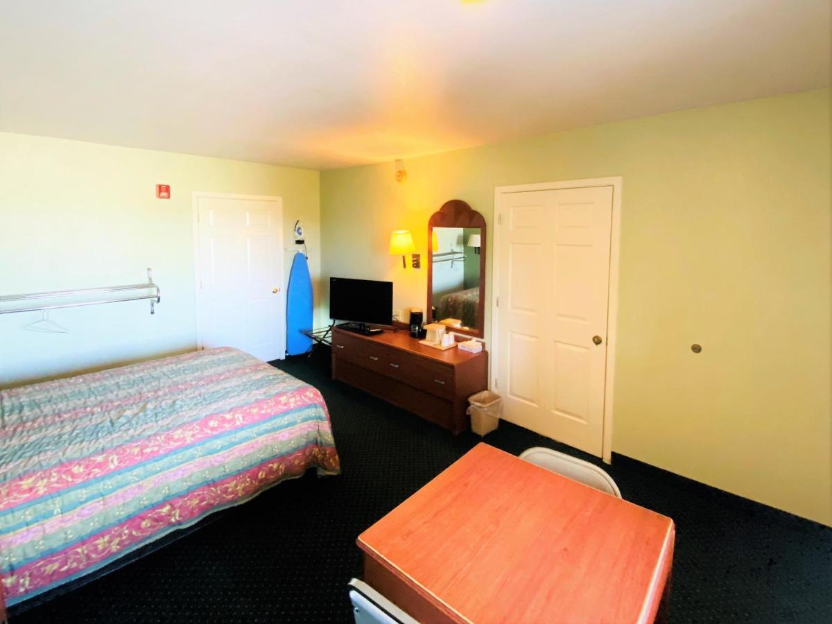 Pine Point Inn & Suites Smithville Buitenkant foto