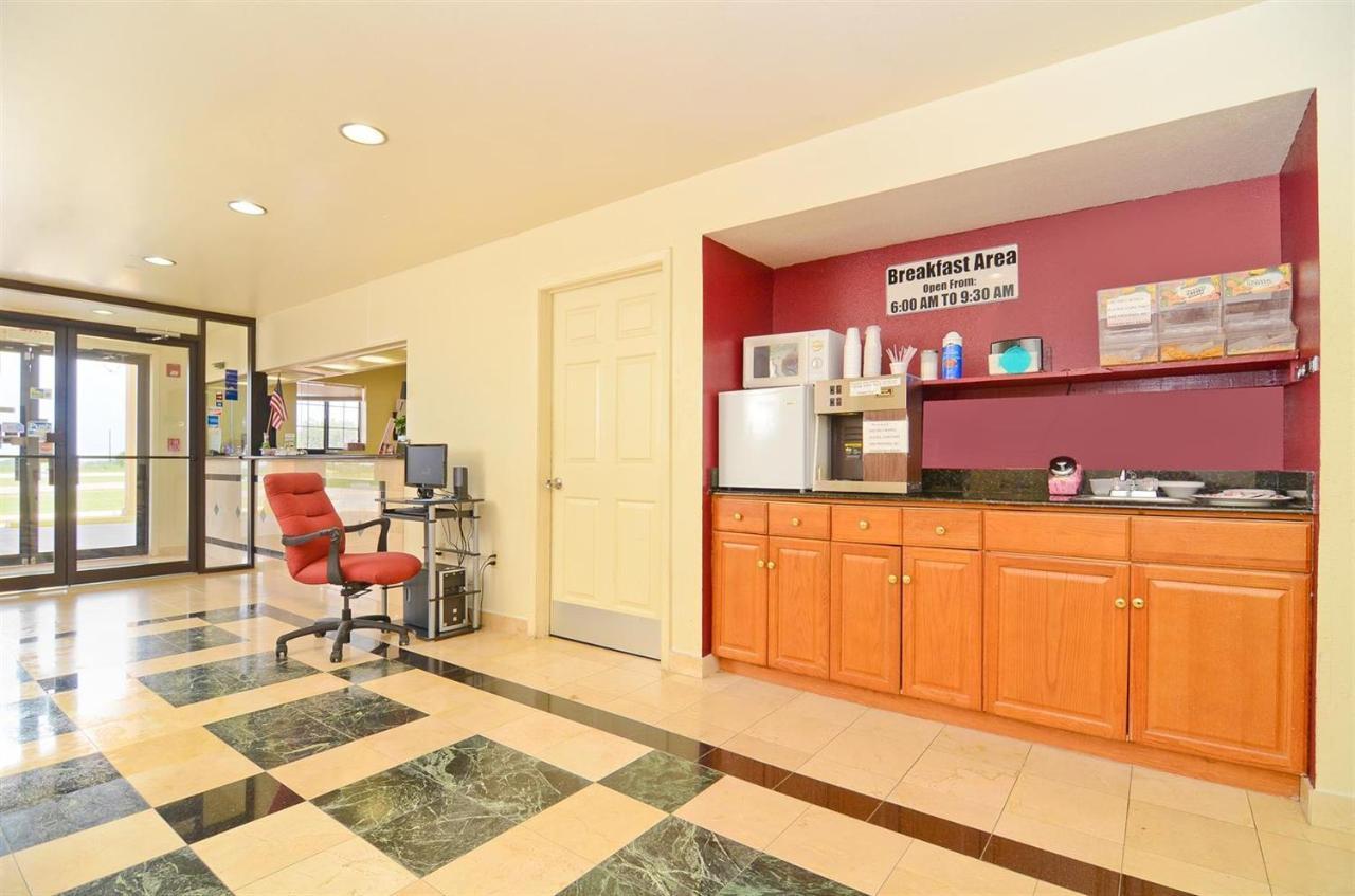 Pine Point Inn & Suites Smithville Buitenkant foto
