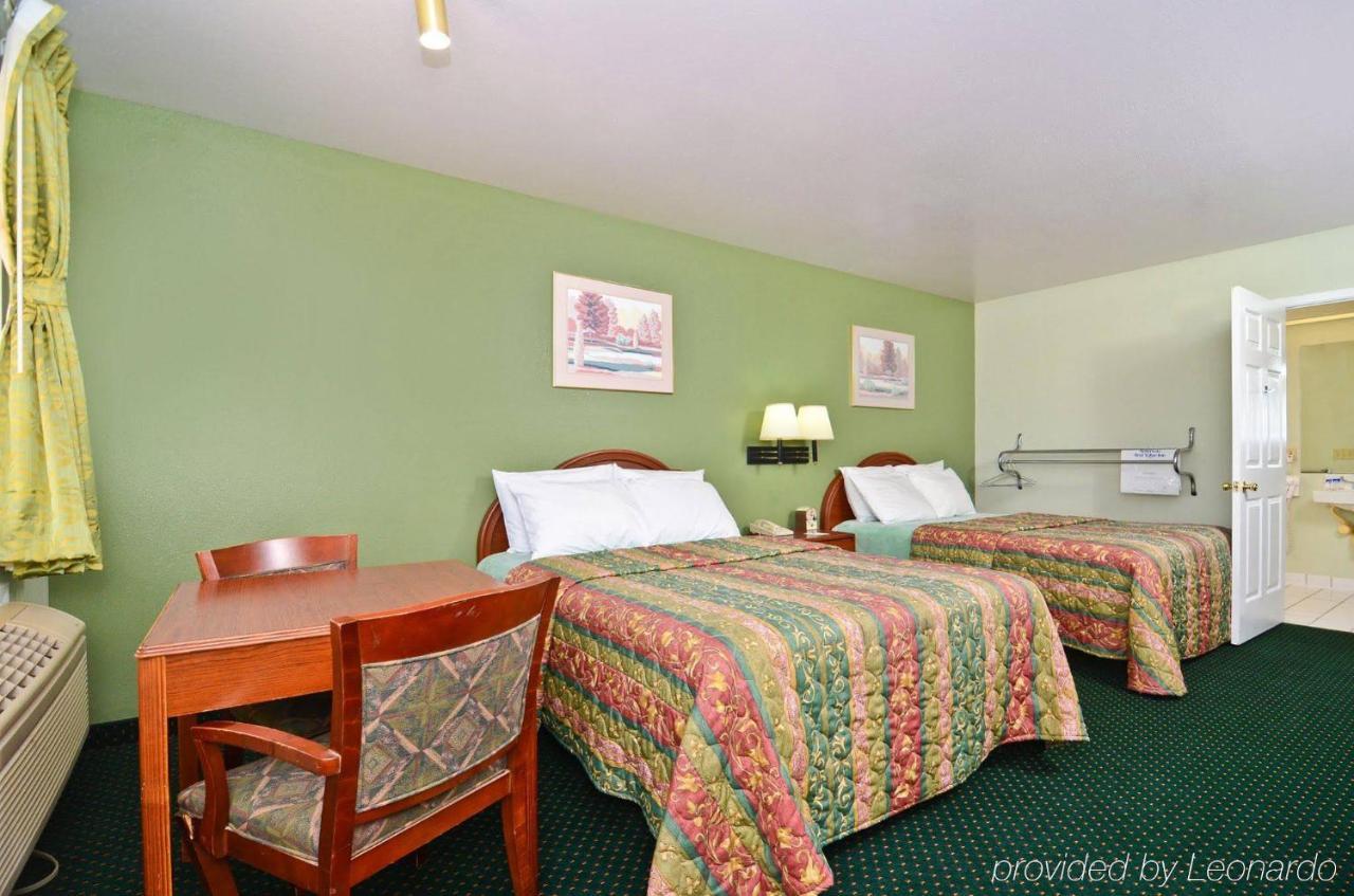 Pine Point Inn & Suites Smithville Buitenkant foto